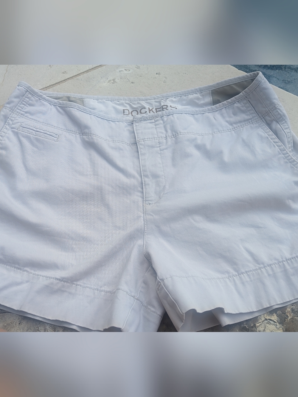 Dockers Women’s OffWhite/Iight tan Casual Chino Shorts.